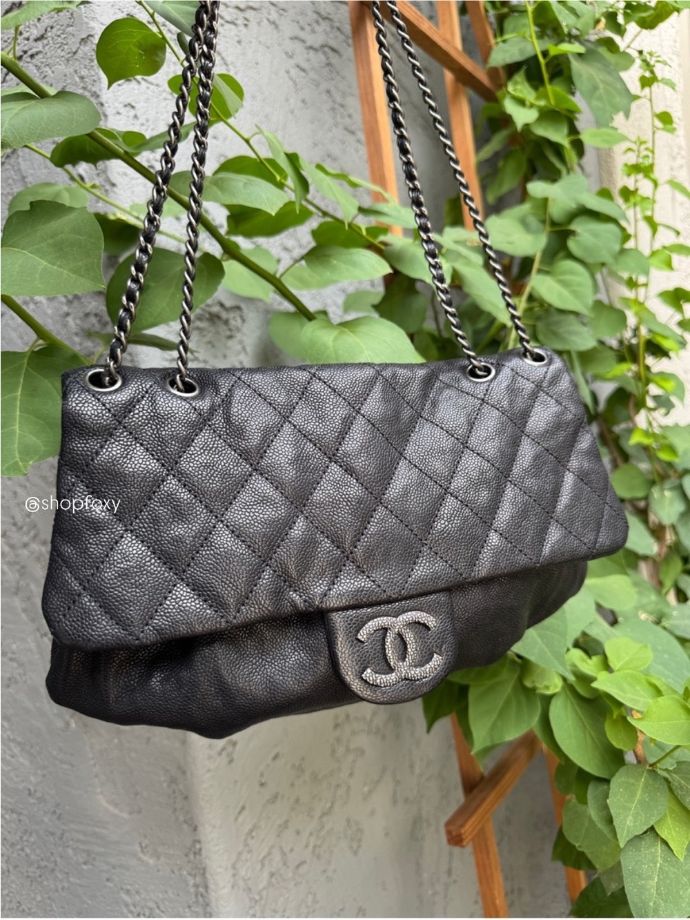 Chanel Shiny Caviar Quilted Elastic Flap Shoulder Bag - Picture 2 of 16